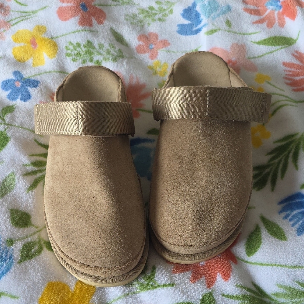 UGG Goldenstar Clogs